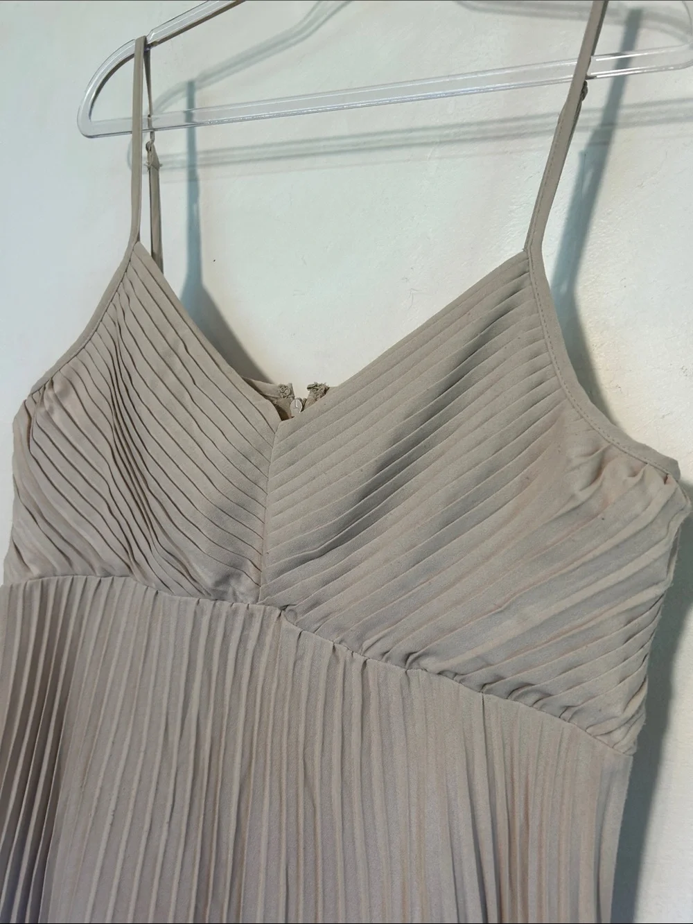 Black Tape Pearl Pleated Maxi Dress Neutral Beige Spaghetti Strap XL NWT - Picture 4 of 11